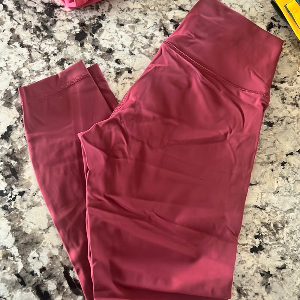 Lululemon Wunder Under 25” in Chianti (Chia)